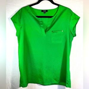 Loose Fit Green Blouse with V-neck and Cap Sleeves